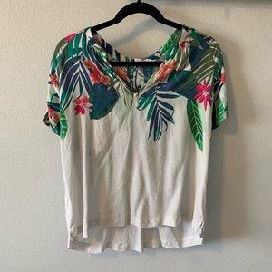 Short sleeve tropical v-neck blouse